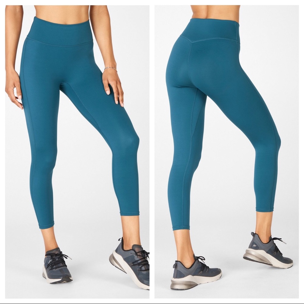 ⭐️ NWOT Fabletics Anywhere High Waisted Capri, Aqua / Teal, M